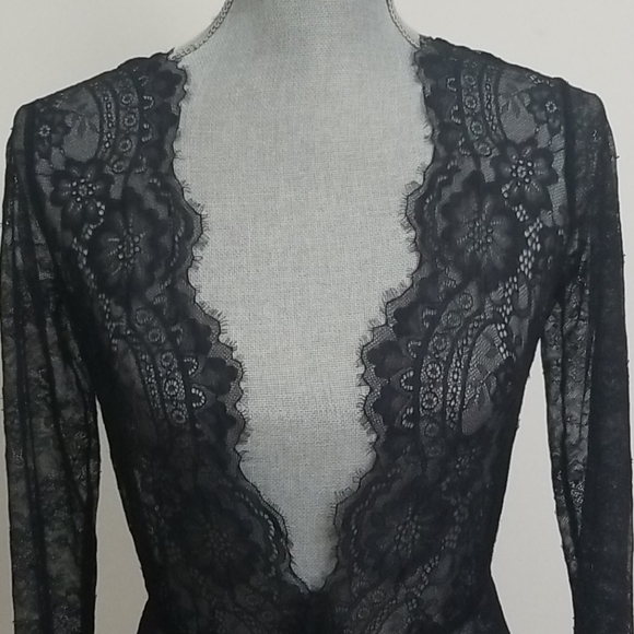 La Senza plunge lace bodysuit - Picture 3 of 7